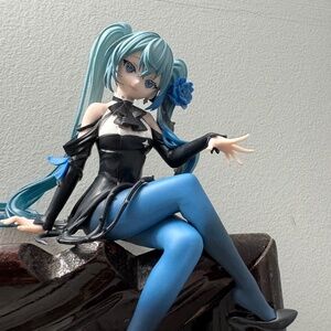 Blue rose miku figure